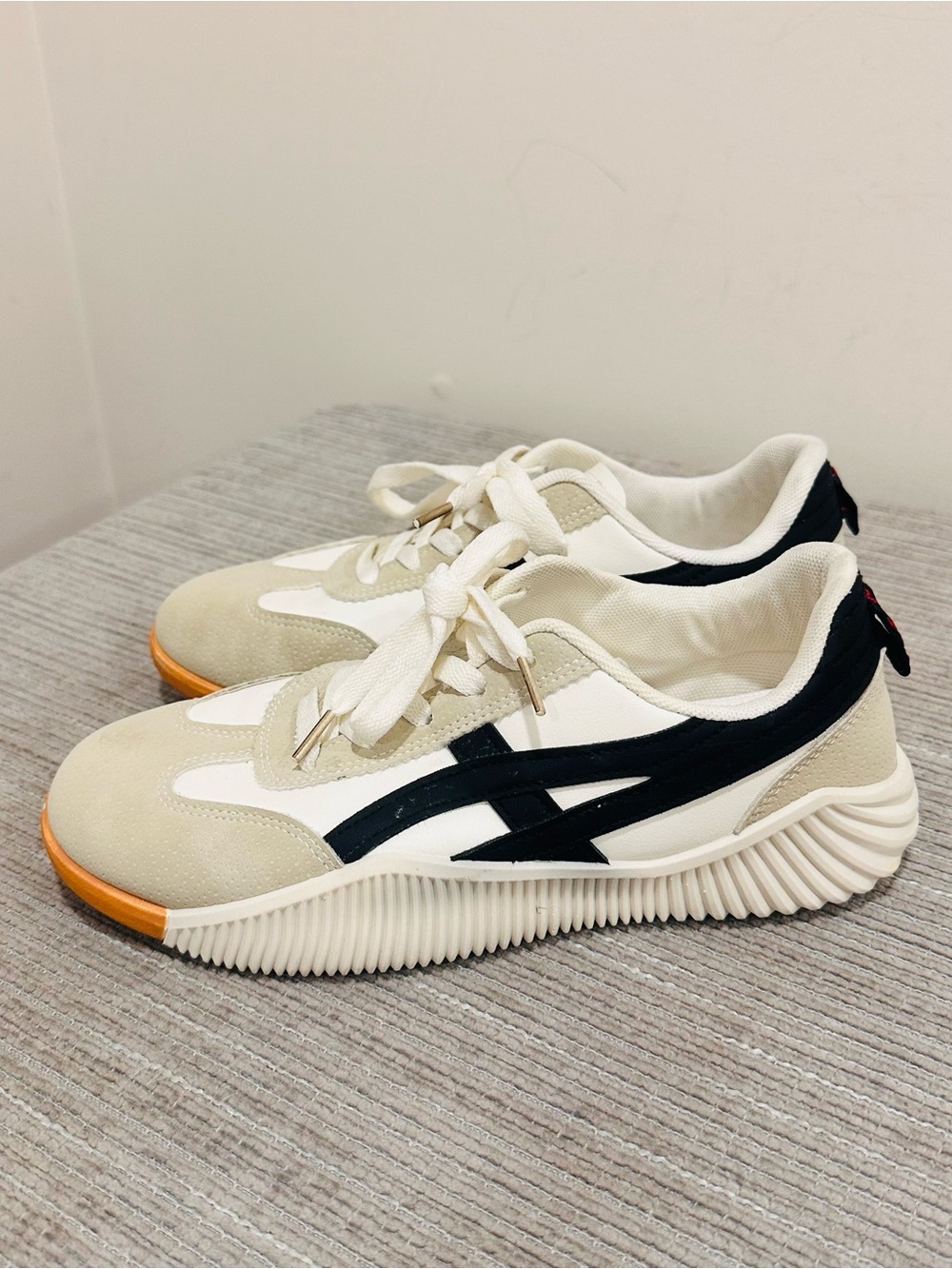 De Florance "Vintage Sneaker" - New With Tags - US Woman's 10 - White & Black